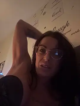 Eviehudson online show from April 2026 09:49:02 PM