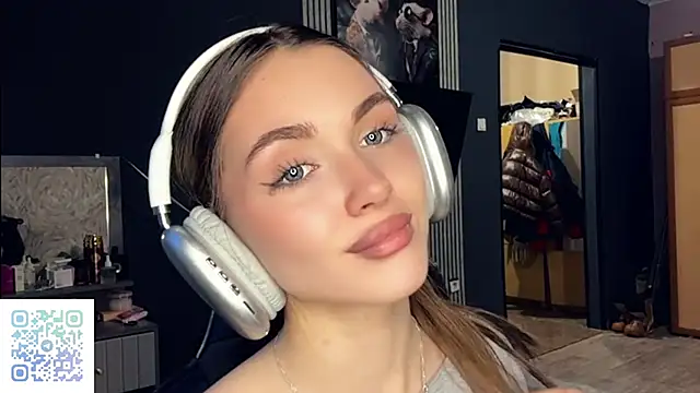 Snapshot of Veluxe chatting on March 2026 03:38:01 PM Veluxe online show from March 2026 03:38:01 PM