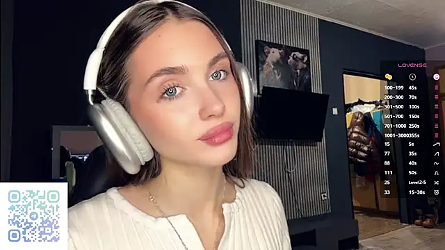 Snapshot of Veluxe chatting on March 2026 03:59:02 PM Veluxe online show from March 2026 03:59:02 PM