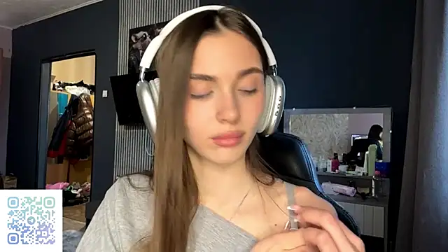 Snapshot of Veluxe chatting on March 2026 03:17:01 PM Veluxe online show from March 2026 03:17:01 PM