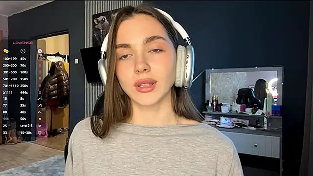 Snapshot of Veluxe chatting on March 2026 03:01:01 PM Veluxe online show from March 2026 03:01:01 PM