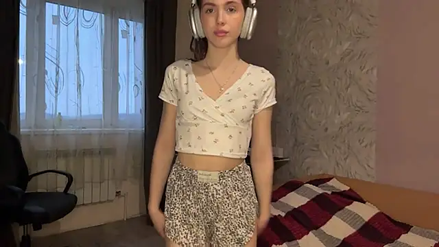 Snapshot of Veluxe chatting on April 2026 03:09:02 PM Veluxe online show from April 2026 03:09:02 PM