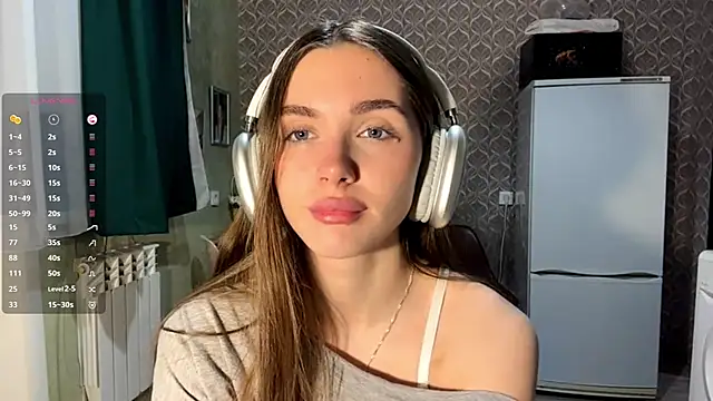 Snapshot of Veluxe chatting on April 2026 05:08:02 PM Veluxe online show from April 2026 05:08:02 PM