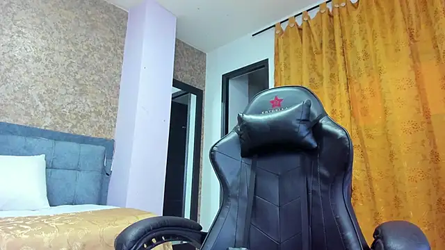 IsaSkinny online show from April 2026 07:18:02 PM