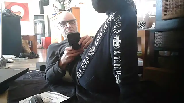 Snapshot of Thomate24 chatting on March 2026 01:25:01 PM Thomate24 online show from March 2026 01:25:01 PM