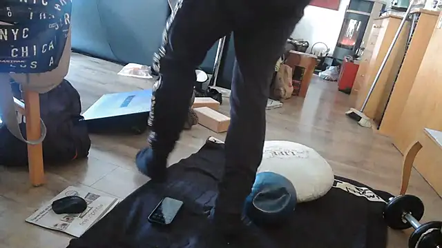 Snapshot of Thomate24 chatting on March 2026 01:05:01 PM Thomate24 online show from March 2026 01:05:01 PM