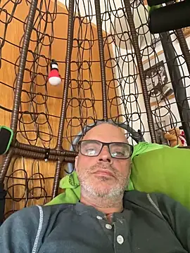 Snapshot of Thomate24 chatting on March 2026 04:10:01 PM Thomate24 online show from March 2026 04:10:01 PM