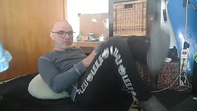 Snapshot of Thomate24 chatting on March 2026 01:28:01 PM Thomate24 online show from March 2026 01:28:01 PM