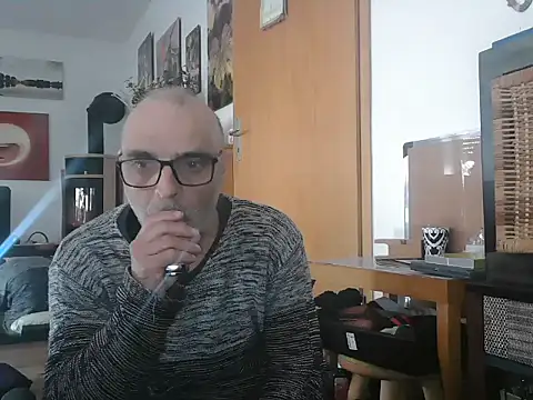 Snapshot of Thomate24 chatting on March 2026 08:14:02 AM Thomate24 online show from March 2026 08:14:02 AM