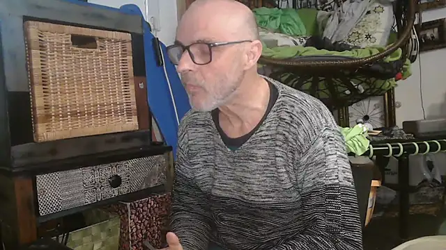 Snapshot of Thomate24 chatting on April 2026 06:44:02 AM Thomate24 online show from April 2026 06:44:02 AM