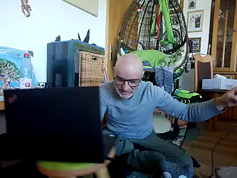 Snapshot of Thomate24 chatting on April 2026 12:38:01 PM Thomate24 online show from April 2026 12:38:01 PM