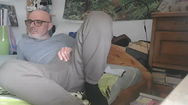 Snapshot of Thomate24 chatting on April 2026 11:48:01 AM Thomate24 online show from April 2026 11:48:01 AM