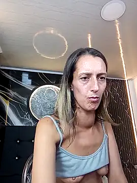 Snapshot of Karolynrousse_ chatting on April 2026 03:41:02 PM Karolynrousse online show from April 2026 03:41:02 PM