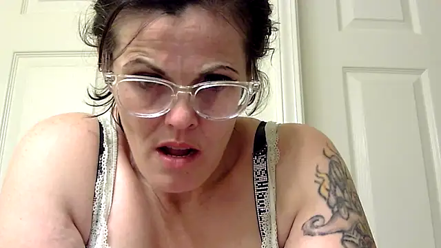 kitty-kitten82 online show from April 2026 03:04:02 AM