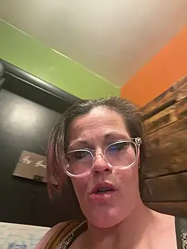 kitty-kitten82 online show from April 2026 09:04:02 PM