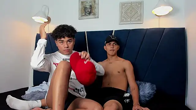 Enzo love18 online show from April 2026 09:39:33 PM