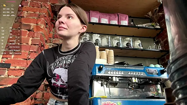 AnnWaddie online show from April 2026 09:12:02 AM