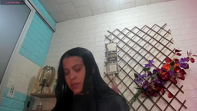 Snapshot of LITTLE-NESSA chatting on April 2026 09:13:01 PM LITTLE-NESSA online show from April 2026 09:13:01 PM