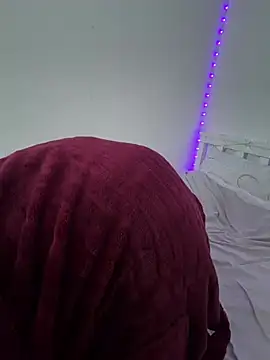 Snapshot of bimboiiii chatting on April 2026 06:35:01 PM bimboiiii online show from April 2026 06:35:01 PM