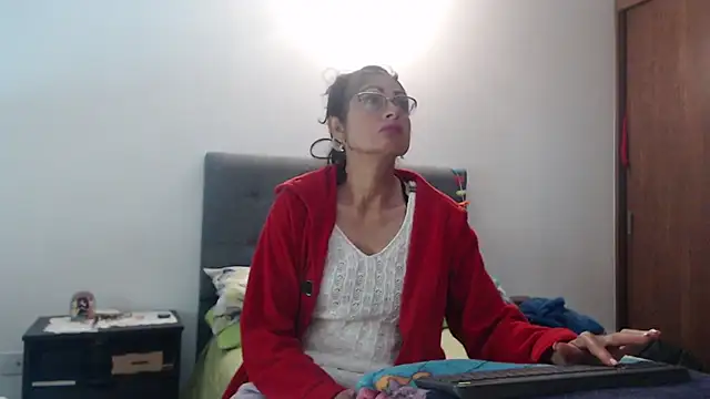 Snapshot of Taniafirelux chatting on March 2026 02:04:01 AM Taniafirelux online show from March 2026 02:04:01 AM