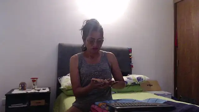 Snapshot of Taniafirelux chatting on March 2026 10:49:01 PM Taniafirelux online show from March 2026 10:49:01 PM