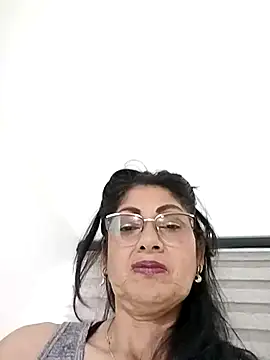 Snapshot of Taniafirelux chatting on April 2026 09:12:01 PM Taniafirelux online show from April 2026 09:12:01 PM