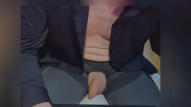 Snapshot of DutchMask chatting on March 2026 09:35:01 AM DutchMask online show from March 2026 09:35:01 AM