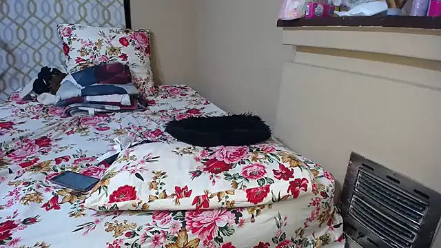 Snapshot of GoldenPearl23 chatting on April 2026 01:10:02 AM GoldenPearl23 online show from April 2026 01:10:02 AM