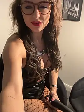 skarletthorne online show from April 2026 11:02:01 PM