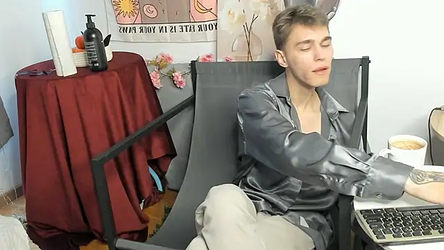 Snapshot of Shadow_blink chatting on March 2026 12:05:01 PM Shadow blink online show from March 2026 12:05:01 PM