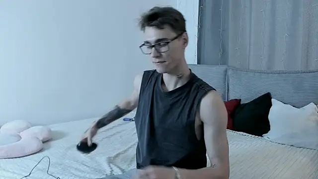 Snapshot of Shadow_blink chatting on April 2026 01:09:02 PM Shadow blink online show from April 2026 01:09:02 PM