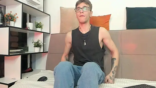 Snapshot of Shadow_blink chatting on April 2026 03:40:02 PM Shadow blink online show from April 2026 03:40:02 PM