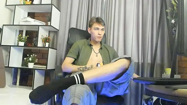 Snapshot of Shadow_blink chatting on April 2026 12:28:02 PM Shadow blink online show from April 2026 12:28:02 PM