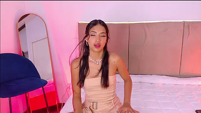 AriaCollin online show from April 2026 11:00:01 PM