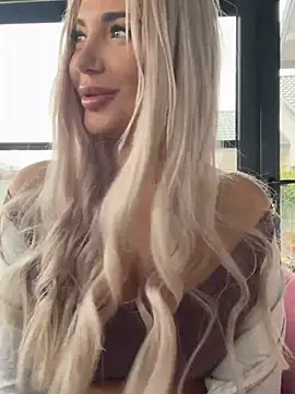 SnowyElsaa online show from March 2026 06:57:01 AM