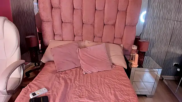 Aria Sims online show from March 2026 11:32:01 AM