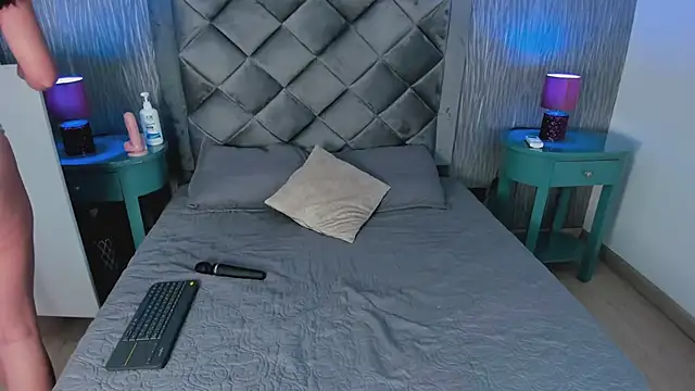 Aria Sims online show from April 2026 11:32:01 AM