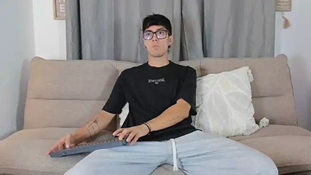 etham wolf1 online show from April 2026 05:10:01 PM