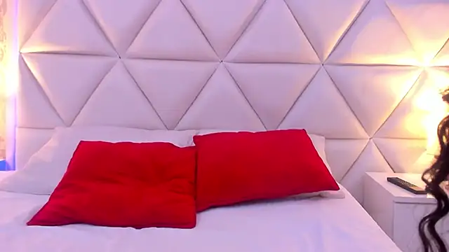 AlexaGiraud online show from April 2026 11:50:02 AM