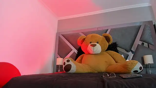 AuroraWishes online show from April 2026 07:22:01 PM