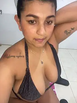 Snapshot of Mia_rouseee chatting on April 2026 10:31:02 PM Mia rouseee online show from April 2026 10:31:02 PM