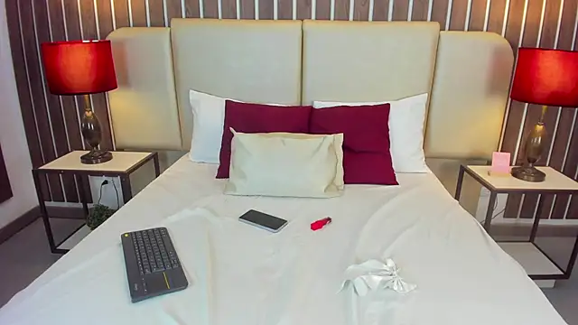 paulette bustamante online show from April 2026 07:58:02 PM