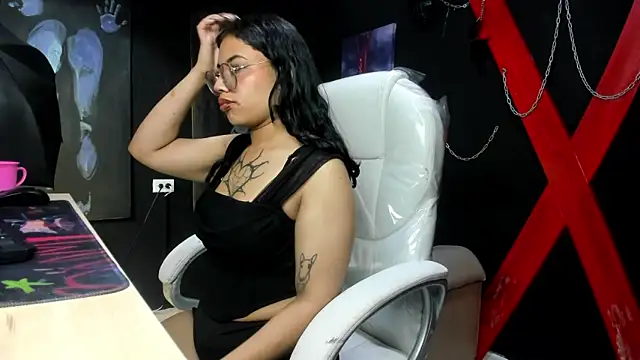 Snapshot of AryahMoonn chatting on March 2026 03:12:01 AM AryahMoonn online show from March 2026 03:12:01 AM