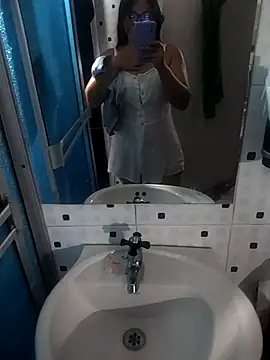 Snapshot of LatinSquirtBaby chatting on June 2026 02:27:01 AM LatinSquirtBaby online show from June 2026 02:27:01 AM