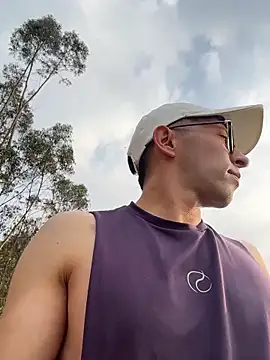 Snapshot of LeonBlazze chatting on March 2026 11:59:02 AM LeonBlazze online show from March 2026 11:59:02 AM