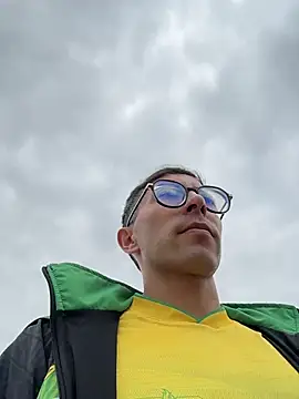 Snapshot of LeonBlazze chatting on March 2026 03:23:01 PM LeonBlazze online show from March 2026 03:23:01 PM