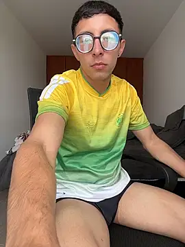 Snapshot of LeonBlazze chatting on April 2026 04:26:01 PM LeonBlazze online show from April 2026 04:26:01 PM