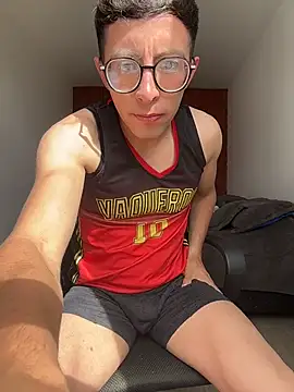 Snapshot of LeonBlazze chatting on April 2026 08:06:01 PM LeonBlazze online show from April 2026 08:06:01 PM