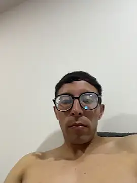 Snapshot of LeonBlazze chatting on April 2026 04:46:01 AM LeonBlazze online show from April 2026 04:46:01 AM