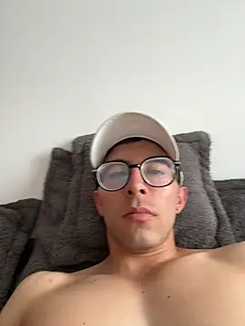 Snapshot of LeonBlazze chatting on April 2026 07:37:02 PM LeonBlazze online show from April 2026 07:37:02 PM